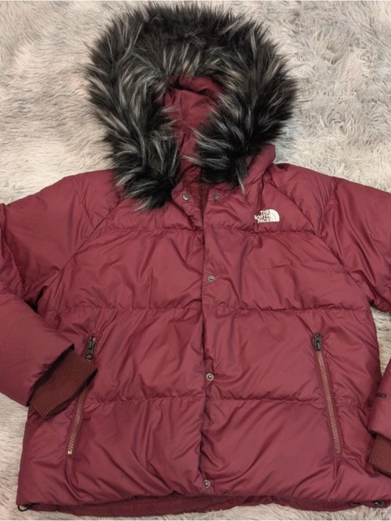 The North Face Jackets & Blazers - The North Face Burgundy Puffer Jacket 550 Size M